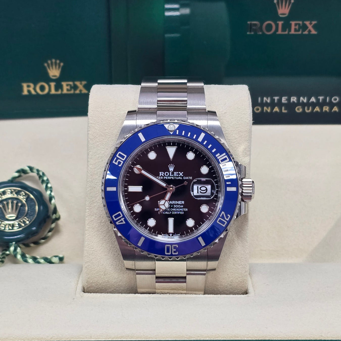 2025 Rolex Submariner 41mm 18K White Gold Black Dial Blue Bezel (Cookie Monster) Oyster Bracelet 126619LB